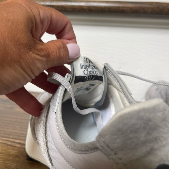 New Balance 327 Gray and White Women's Sneakers - Picture 4 of 5
